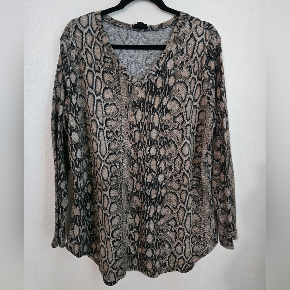 Tacera Animal Print Long Sleeve Top